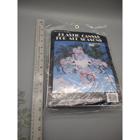 Vintage Sealed 1992 Needlecraft Ala Mode Christmas Mice Baskets Canvas Craft Kit - Picture 9 of 16